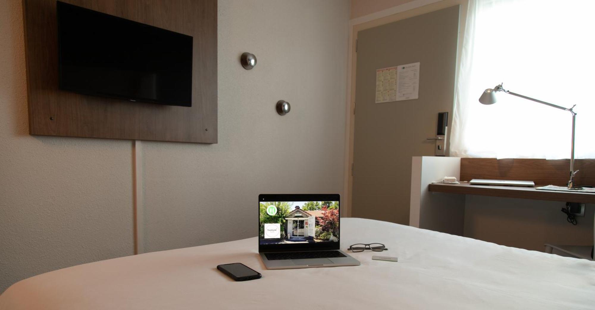 Campanile Toulouse - Blagnac Aeroport Hotell Exteriör bild